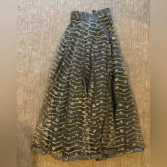 Saree - Top Size Small and Skirt Size XS - Picture 6 of 8